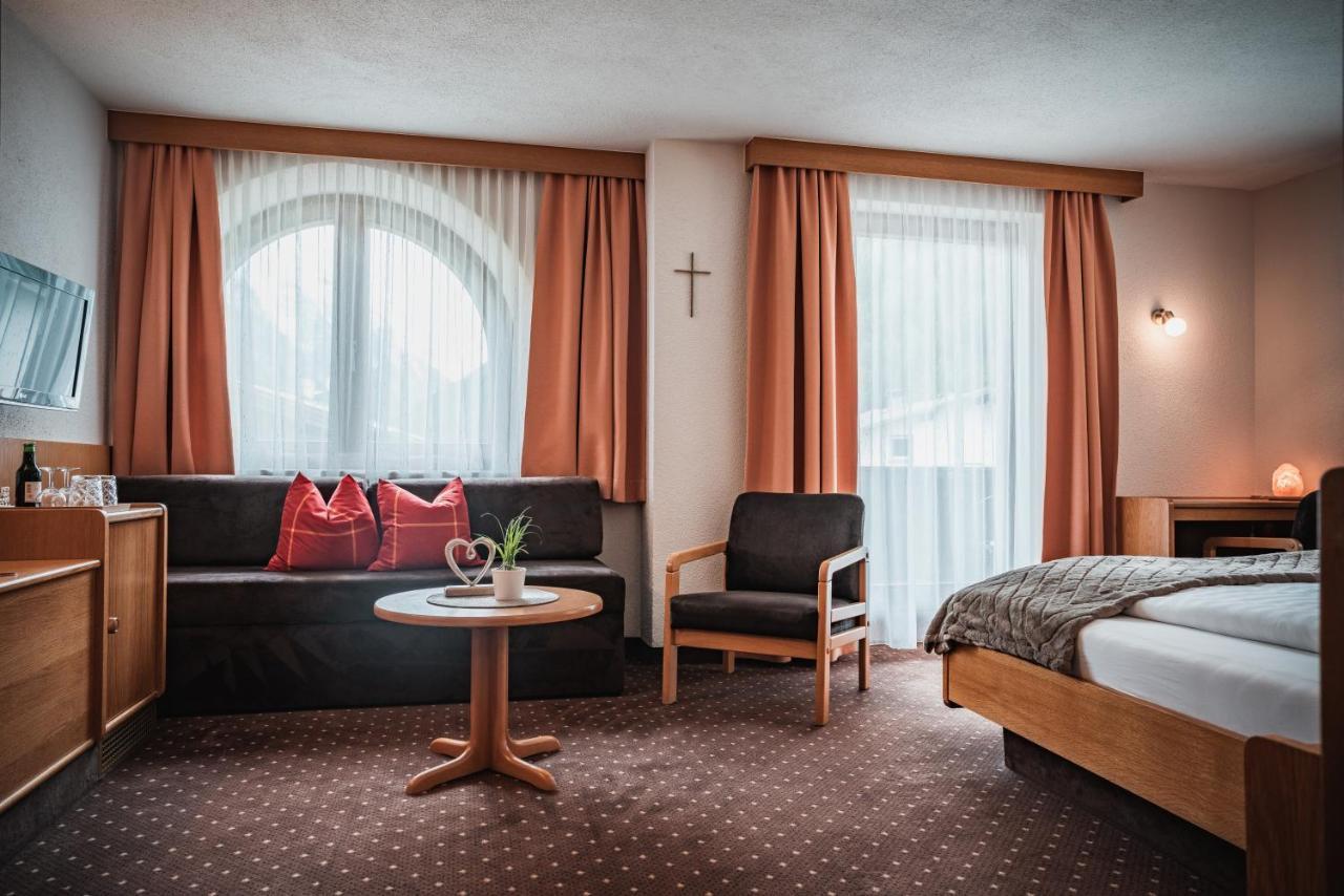 Hotel Garni Romantika Sankt Leonhard im Pitztal Exterior foto