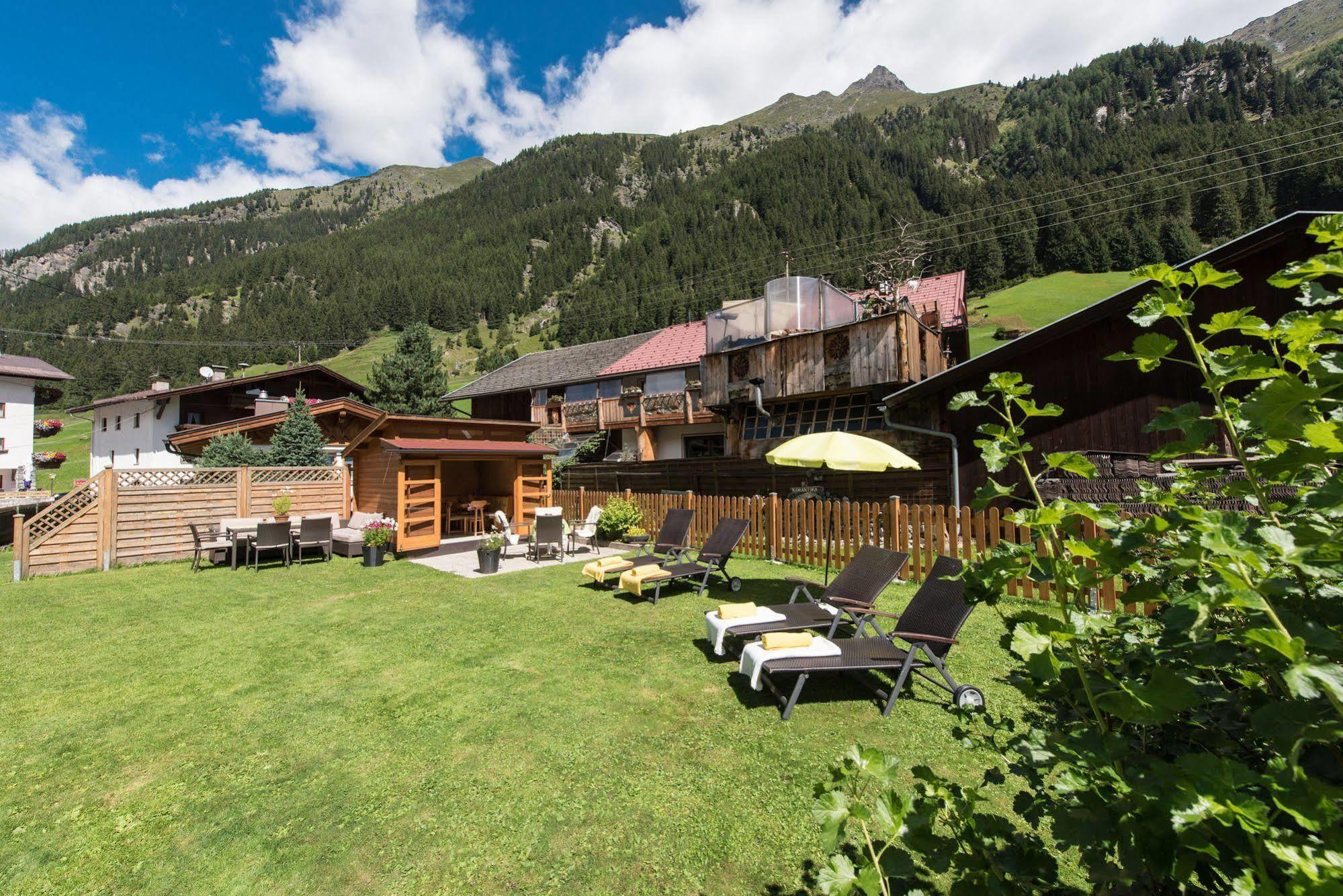 Hotel Garni Romantika Sankt Leonhard im Pitztal Exterior foto