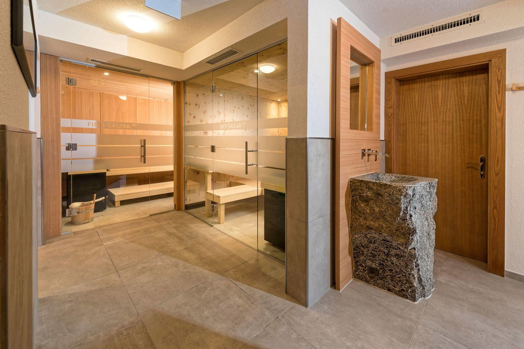 Hotel Garni Romantika Sankt Leonhard im Pitztal Exterior foto